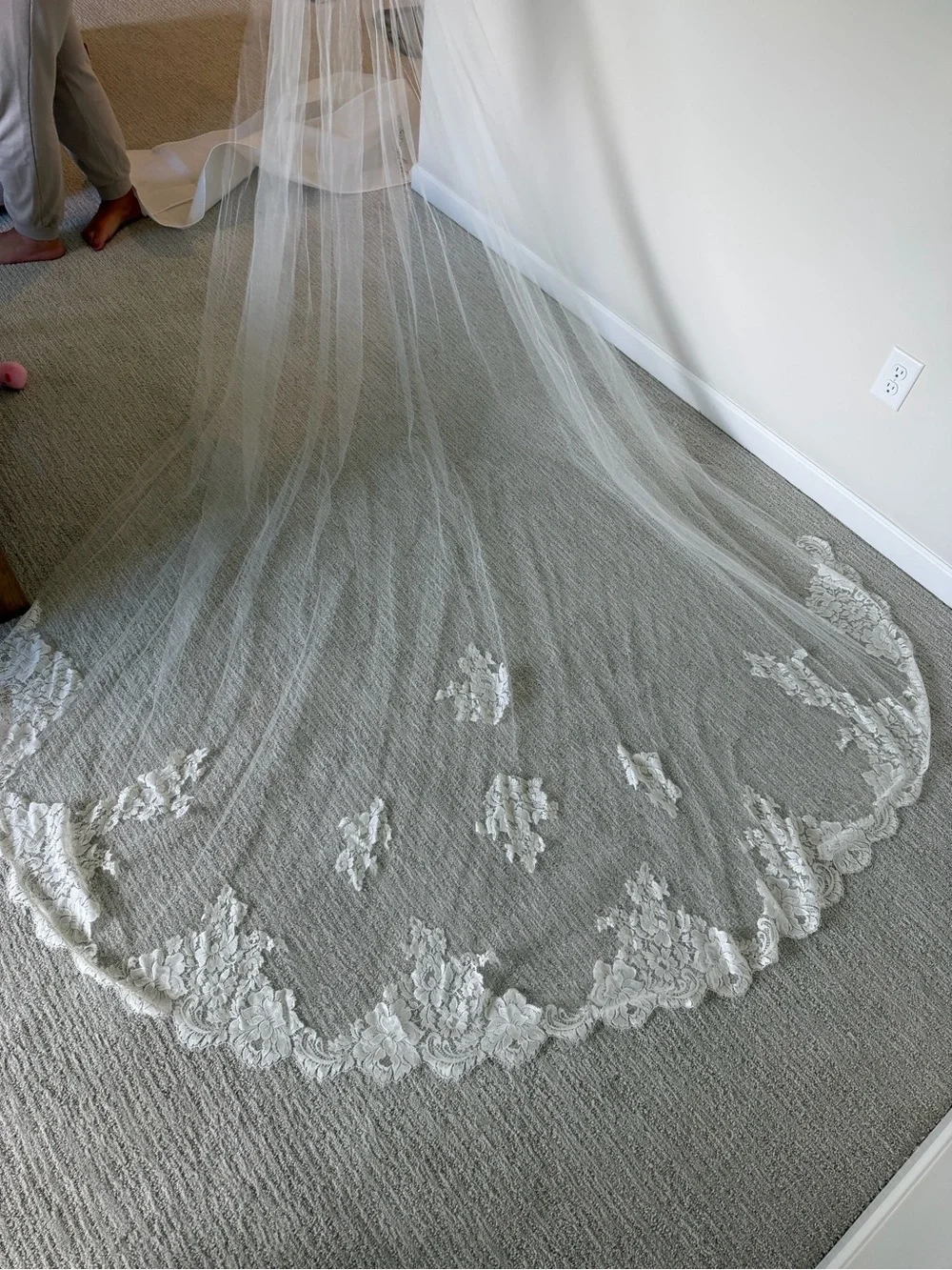 Sara Gabriel White Pilar Veil